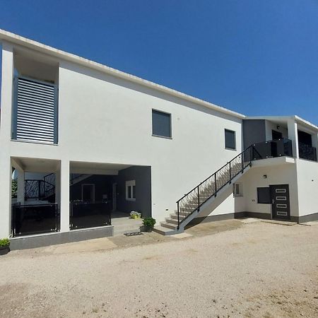 Apartmani Karla Paklenica Starigrad Paklenica Exterior foto