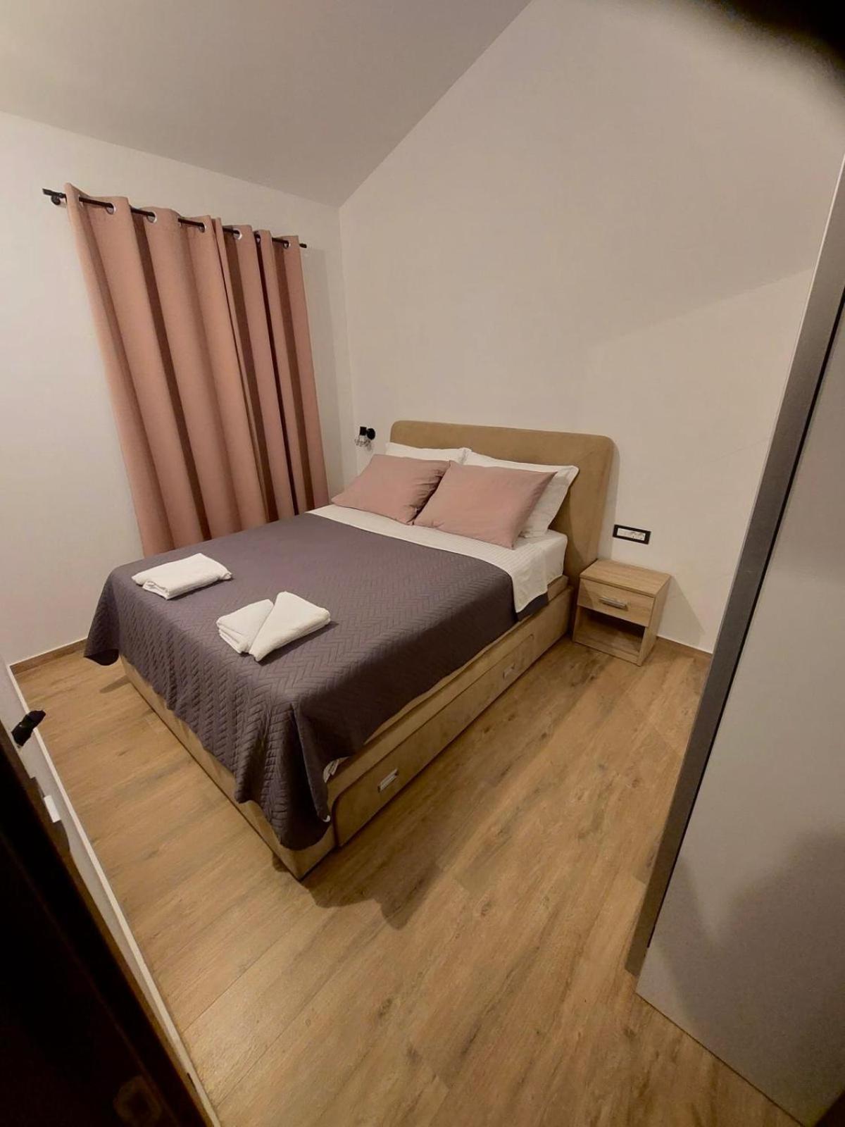 Apartmani Karla Paklenica Starigrad Paklenica Exterior foto