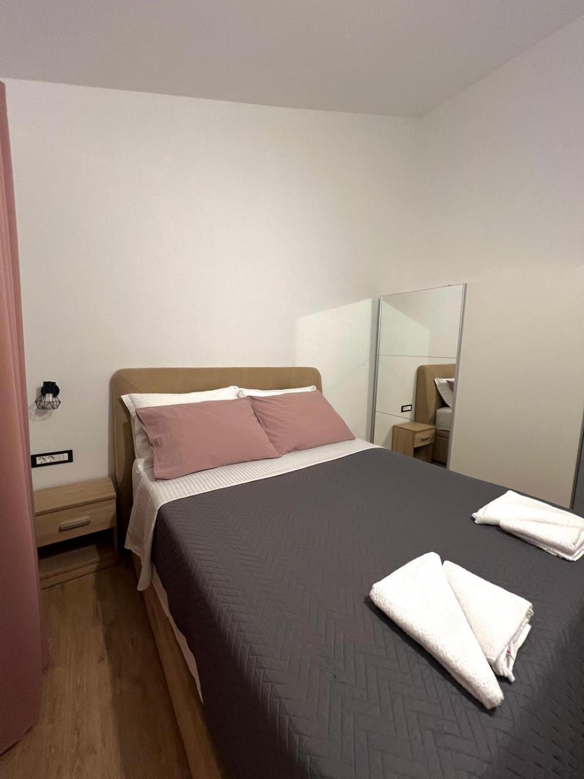 Apartmani Karla Paklenica Starigrad Paklenica Exterior foto