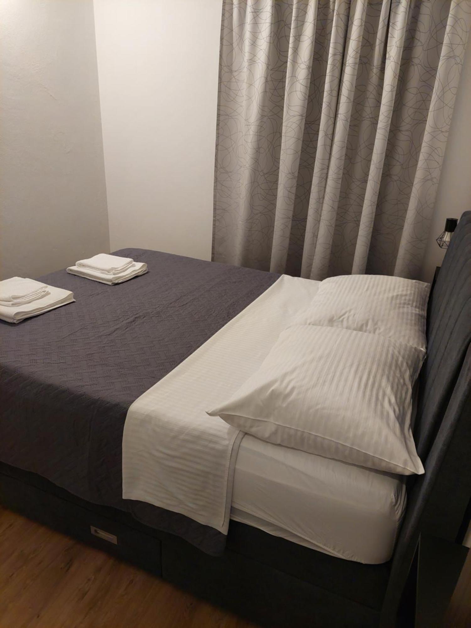 Apartmani Karla Paklenica Starigrad Paklenica Exterior foto