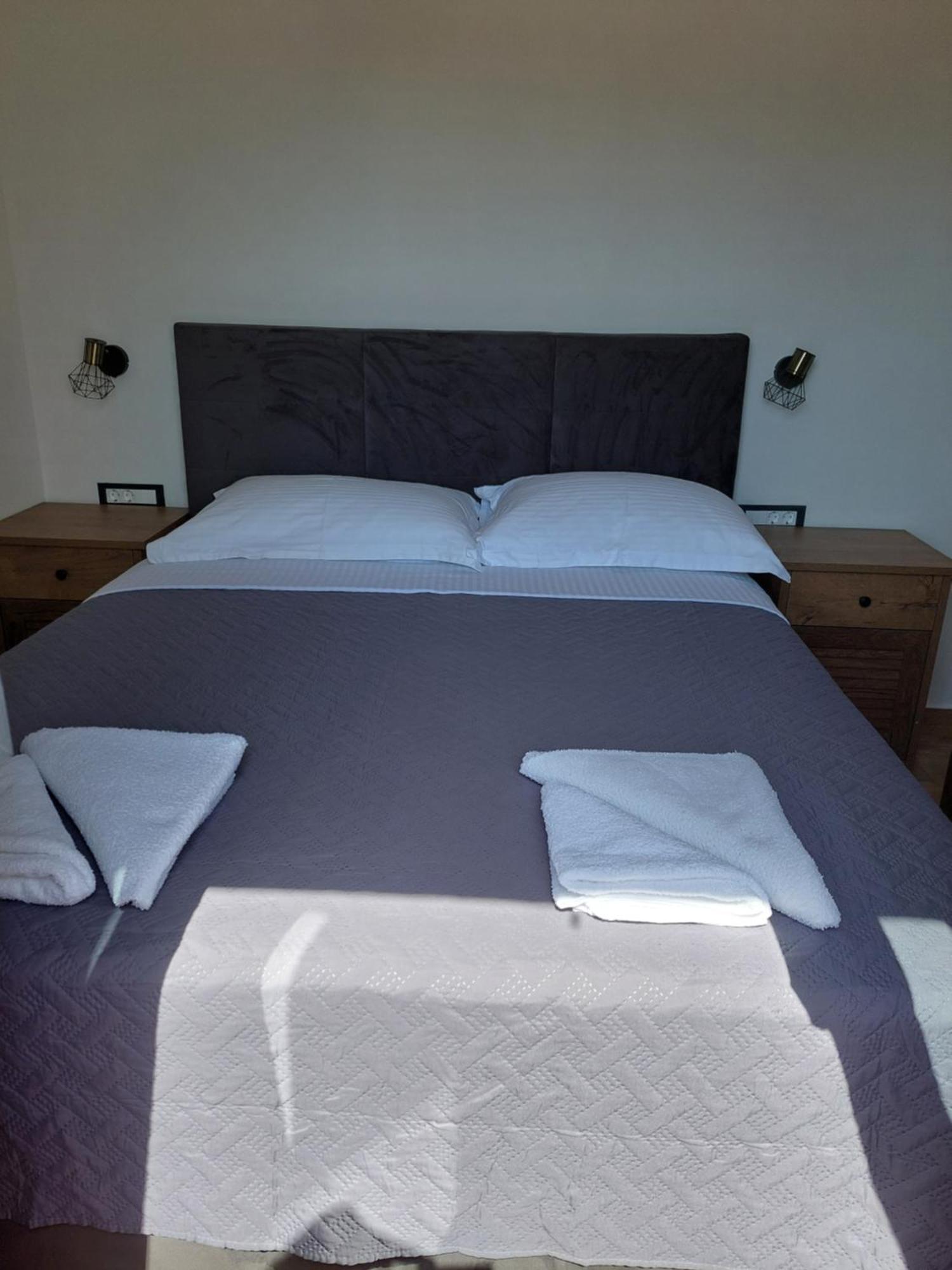 Apartmani Karla Paklenica Starigrad Paklenica Exterior foto